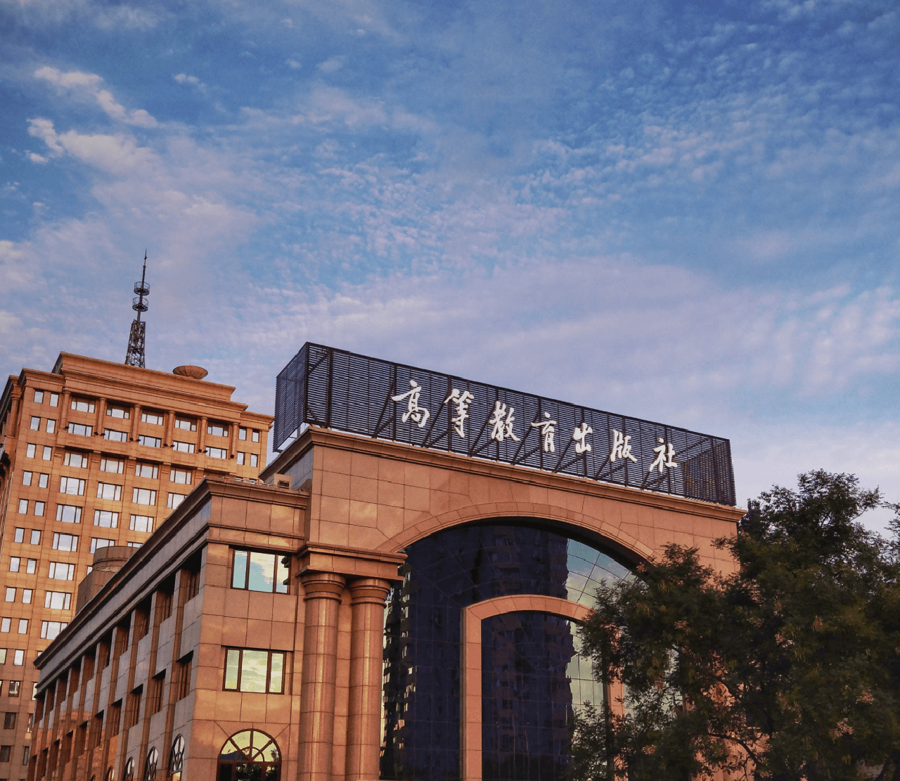 高等教育出版社智能体定制项目展示图，显示智能教学系统界面